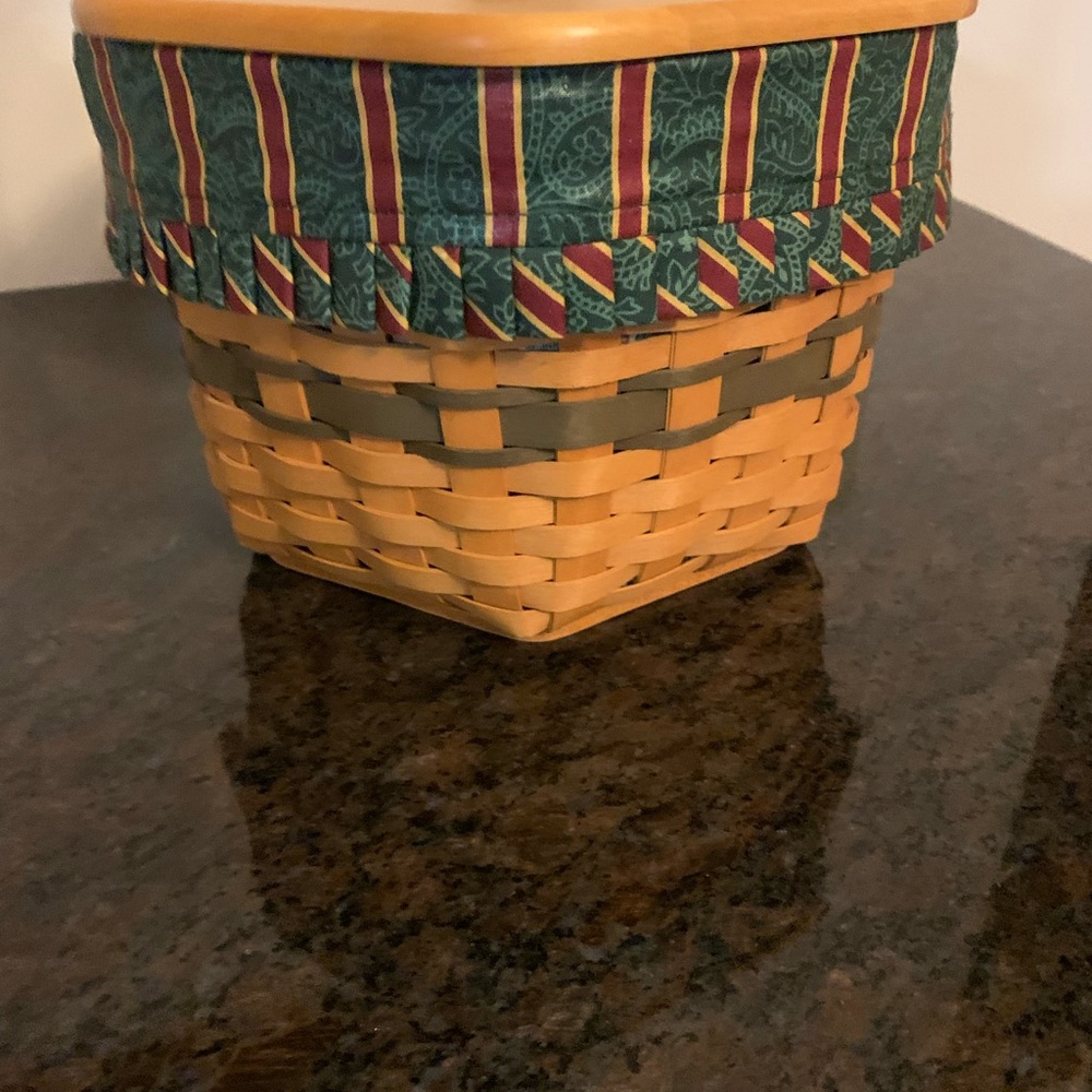 Longaberger Christmas Collection 1997 edition Snowflake Basket with Lid - Picture 3 of 6